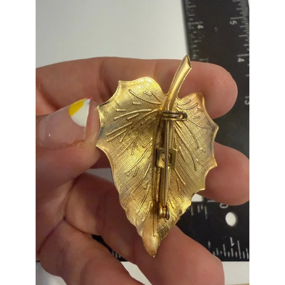 Gold Tone Textured Leaf Brooch Pin Botanical Nature Jewelry 2 Inch